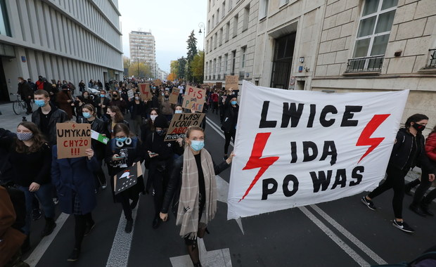 14-latka stanie przed sądem jako współorganizatorka protestu kobiet w Olsztynie