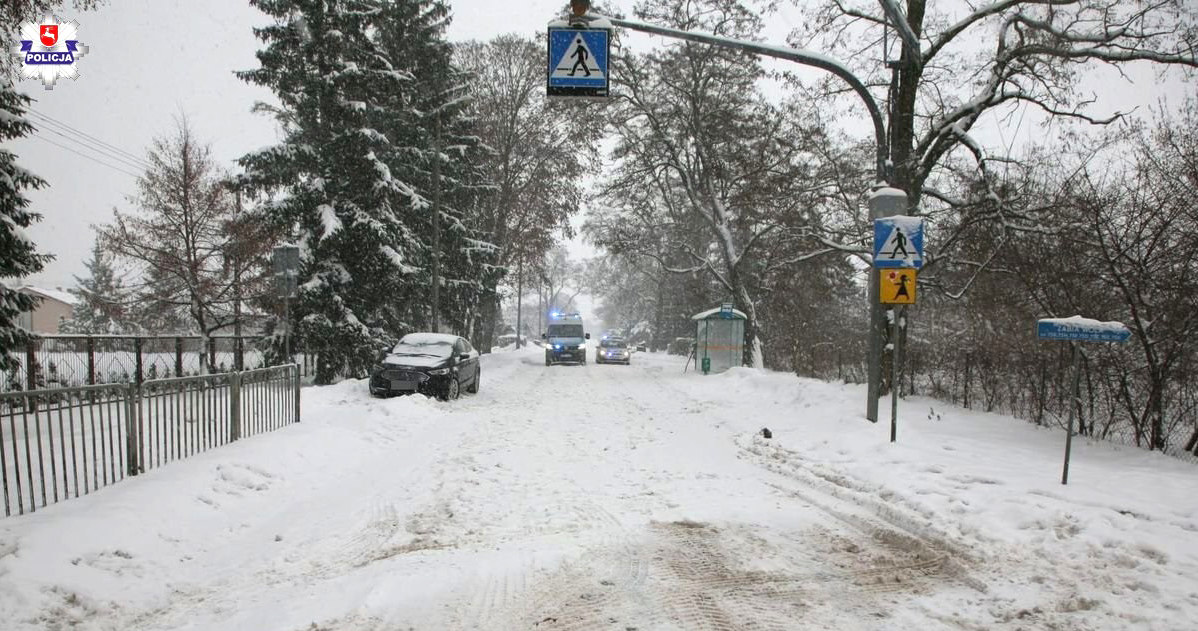 14-latka została potrącona na oznakowanym przejściu dla pieszych w pobliżu szkoły /Policja