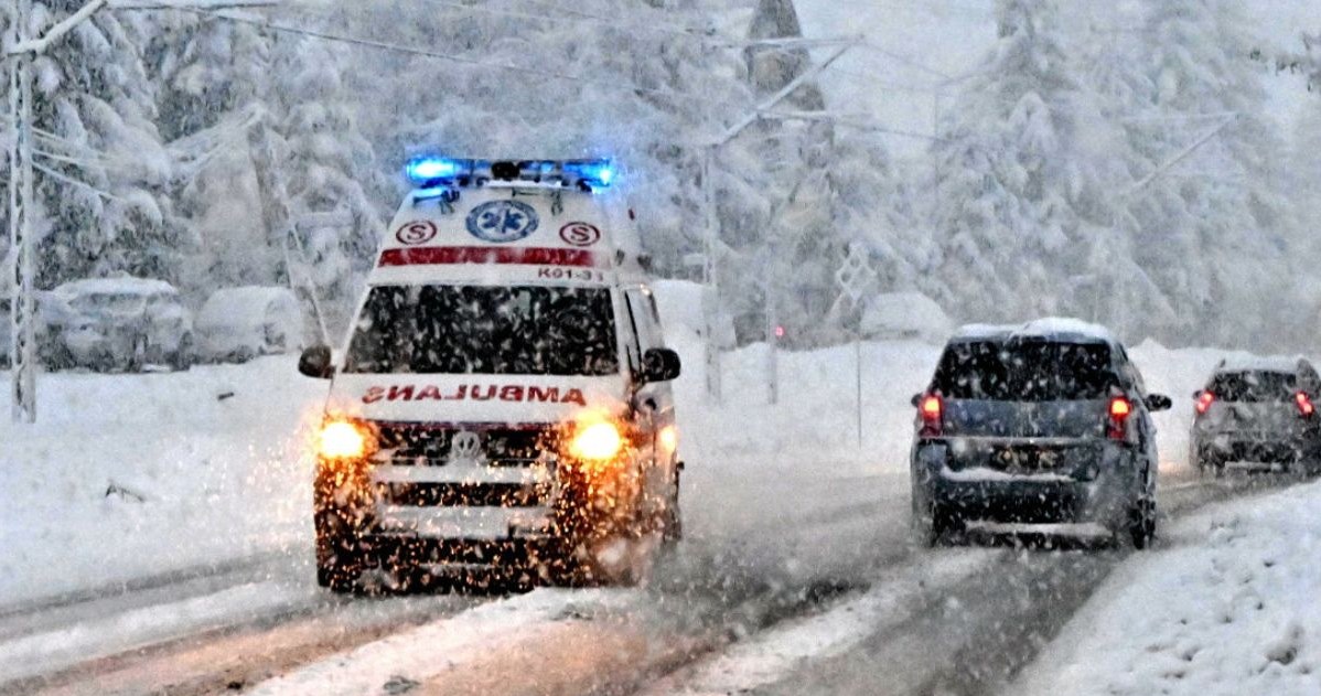 14-letnia dziewczynka spędziła kilka godzin na mrozie i w śniegu, w samym centrum miasta /Pawel Murzyn/East News /East News