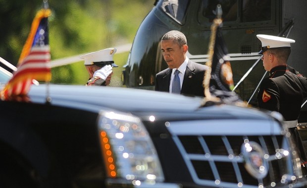 14 limuzyn, karetka, myśliwce, rentgen... Z tym jeździ Obama