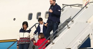 14 samolotów, 300 agentów i jedzenie z USA. Świta J.D. Vance'a oszałamia