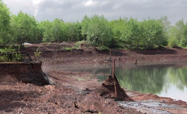 ​140 tysięcy ton odpadów z huty przenika do środowiska? Radni chcą badań i kontroli