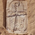 1400-letni krzyż odkryty w ZEA. Chrześcijaństwo na Półwyspie Arabskim