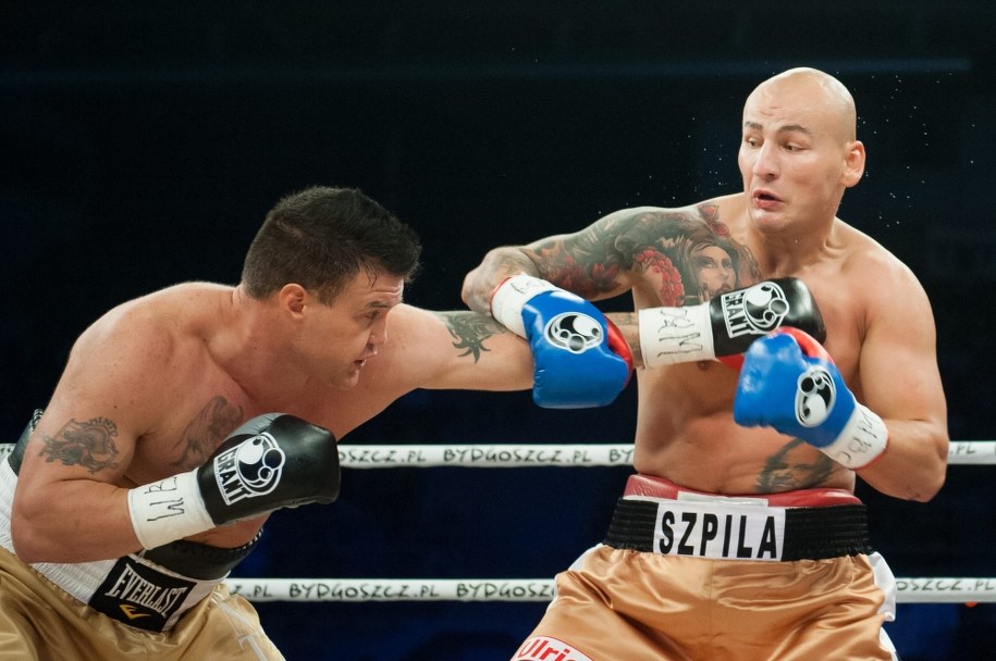 15 czerwca 2013. Artur Szpilka pokonał Amerykanina Briana Minto (po lewej) podczas gali bokserskiej w Bydgoszczy /Tytus Żmijewski /PAP