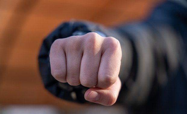 15-latek pobity przez ósemkę rówieśników. Matka nie chce milczeć