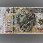 15-latek zapłacił za zakupy banknotem do gier. Obsługa zorientowała się po kilku dniach