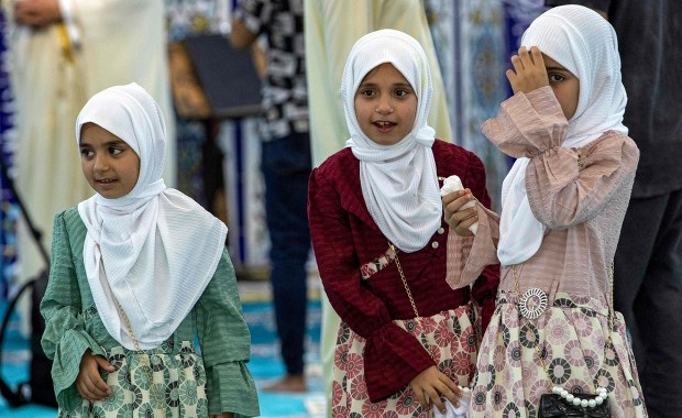 15-letnia panna młoda. Parlament Iraku zatwierdził zmiany