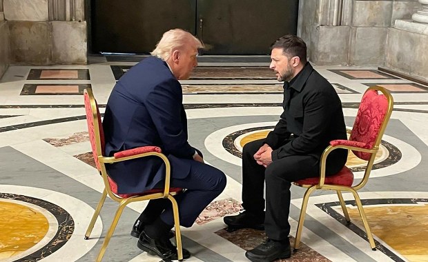 15 minut Trumpa i Zełenskiego. Co się wydarzyło w Watykanie?