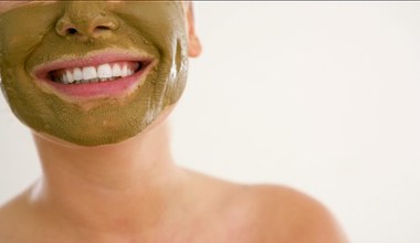 15 minut wystarczy, aby głęboko oczyścić cerę w domu. Popularna, ale niedoceniana maseczka