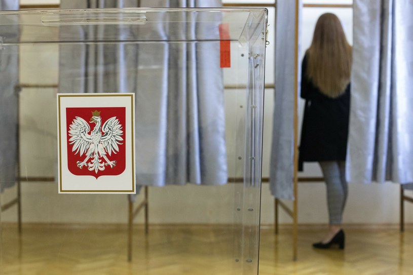 15 października Polacy zagłosują w wyborach do Sejmu i Senatu oraz referendum ogólnokrajowym /Grzegorz Bukala /Reporter