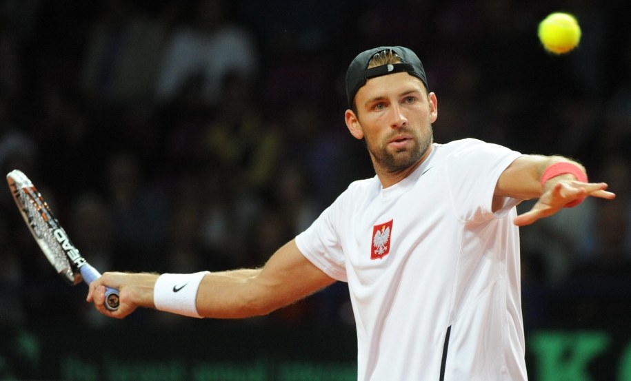 15 września 2013. Łukasz Kubot w pojedynku z Australijczykiem Bernardem Tomicem w barażowym meczu obu reprezentacji o Grupę Światową tenisowego Pucharu Davisa w Warszawie /Bartłomiej Zborowski /PAP