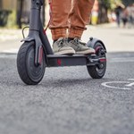 16-latek bez uprawnień na hulajnodze potrącił rowerzystkę. Trafi do sądu