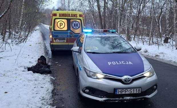 16-latek spadł z urwiska przy drodze. Spędził noc w zaspie śniegu