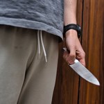 16-latek wbił matce nóż w plecy. Kobieta trafiła do szpitala