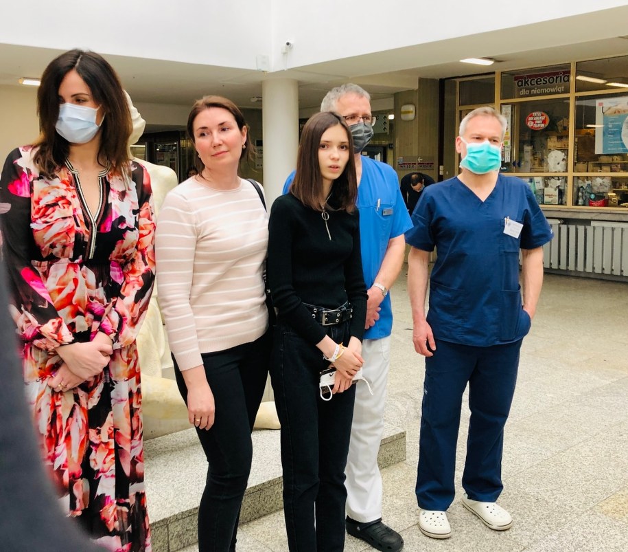 16-letnia Natalia z mamą Swietłaną. Uciekły z Ukrainy przed wojną do Polski i tu córka odzyskała zdrowie dzięki nowoczesnej operacji /RMF FM, Agnieszka Wyderka /RMF FM