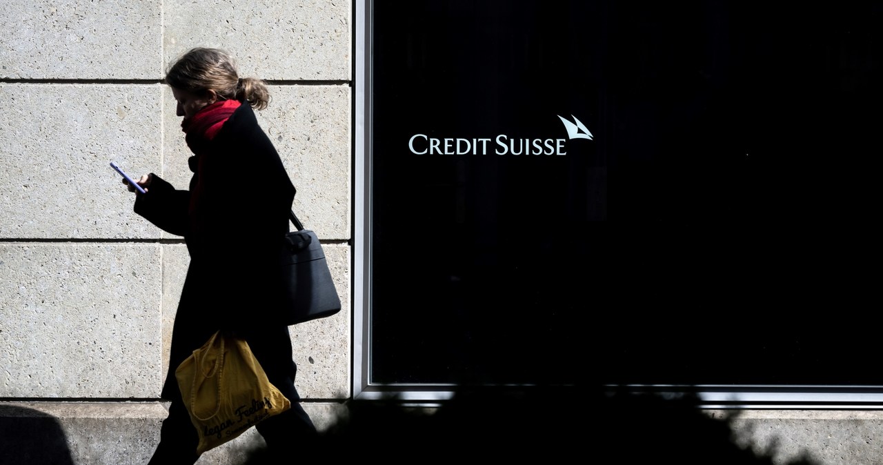 16 marca Credit Suisse ogłosił, że zorganizował pożyczkę w wysokości 50 mld franków od Szwajcarskiego Banku Narodowego / FABRICE COFFRINI /AFP