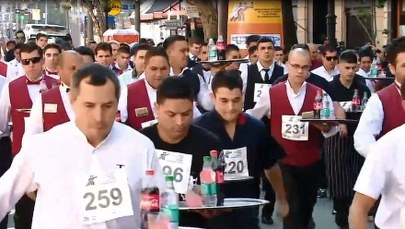1600 metrów z tacą w ręku. Najszybsze kelnerki tylko w Buenos Aires