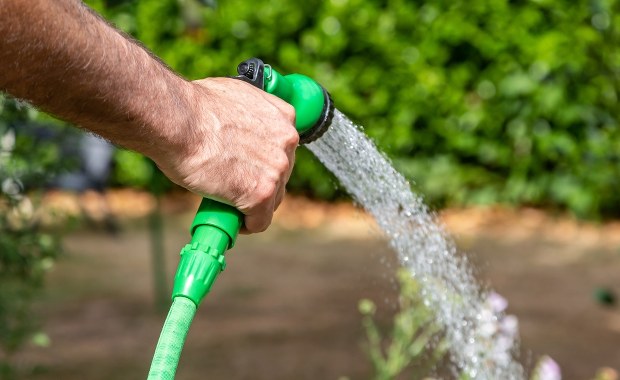 ​167 gmin apeluje o oszczędzanie wody. Powodem upały i susza