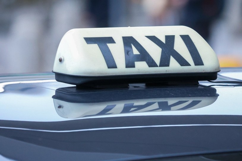 17 czerwca wchodzą nowe przepisy dla kierowców taksówek i przewozów na aplikację. /Michal Zebrowski /East News
