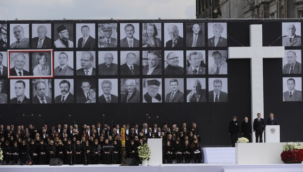 17 kwietnia 2010 roku: Uroczystości żałobne na Placu Piłsudskiego w Warszawie /Jacek Turczyk /PAP