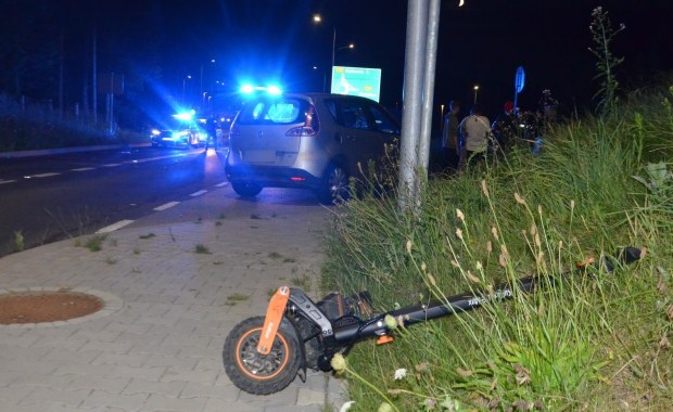 17-latek na hulajnodze wpadł wprost pod samochód