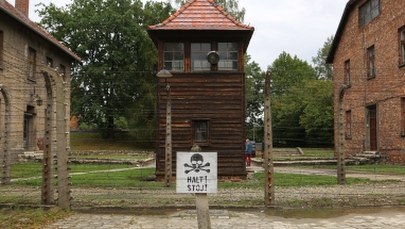 17-letni Amerykanin wydrapał swoje imię w Auschwitz. Jest wyrok