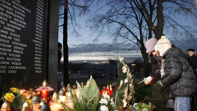 17. rocznica katastrofy hali MTK w Katowicach. Złożono kwiaty i zapalono znicze