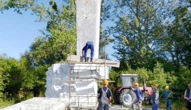 17 września 2015 r. Symboliczna rozbiórka sowieckiego pomnika