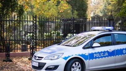 171 nagrobków splądrowanych. Sprawcom puściły hamulce, pilny apel policji