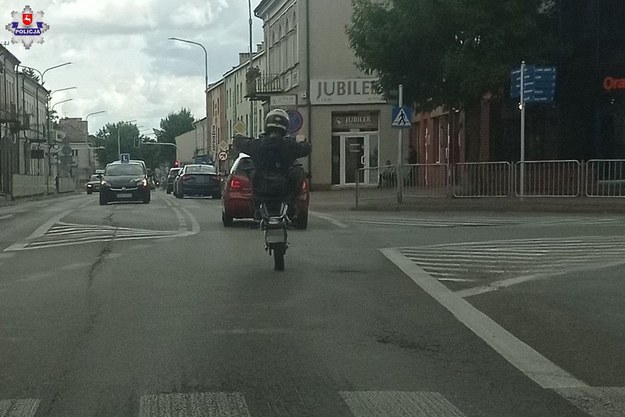 18-latek jeździł po mieście na jednym kole /Policja w Łukowie /Policja