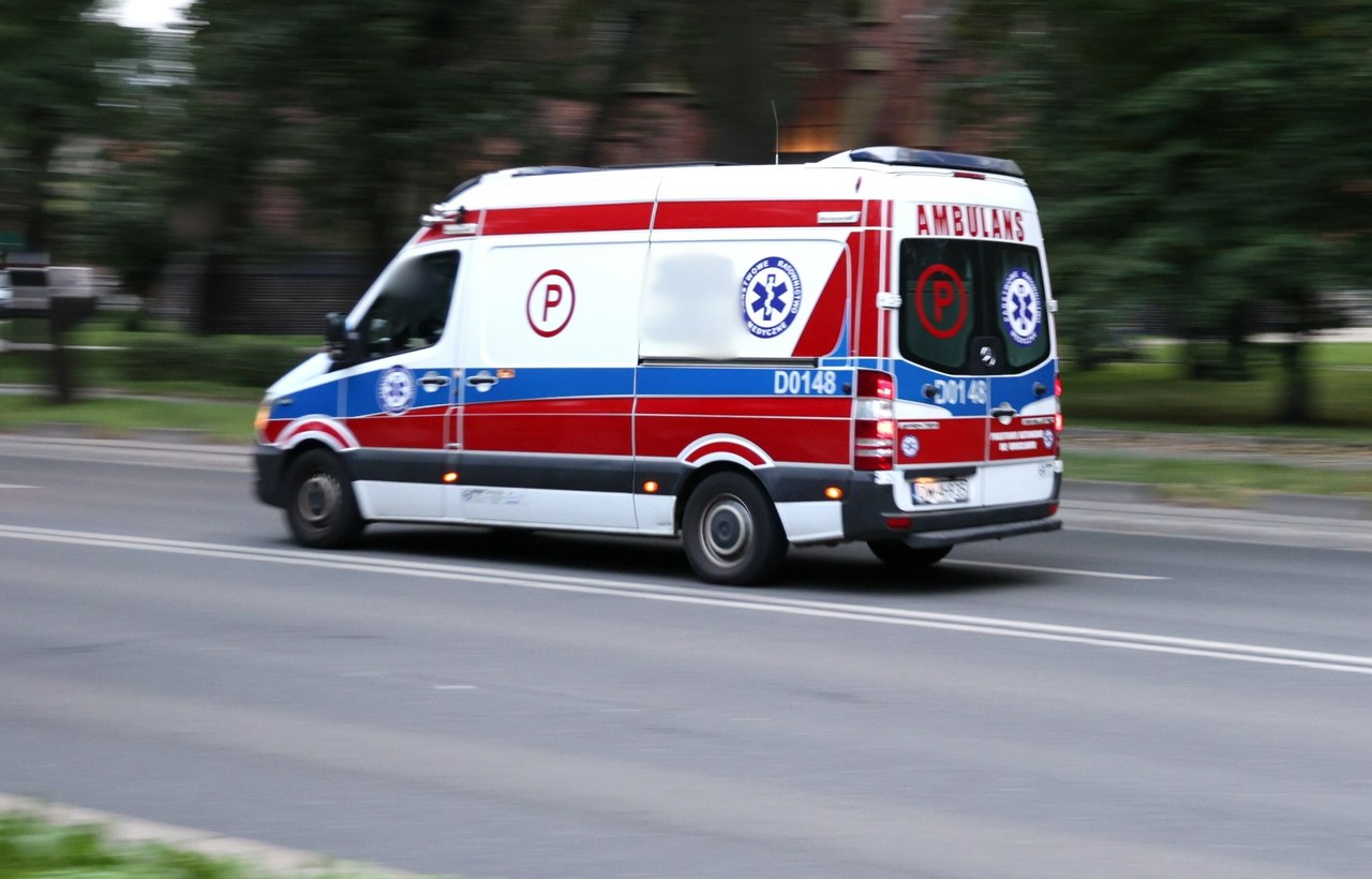 18-latek najpierw na masce, potem pod kołami. O krok od tragedii