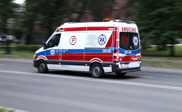 18-latek najpierw na masce, potem pod kołami. O krok od tragedii