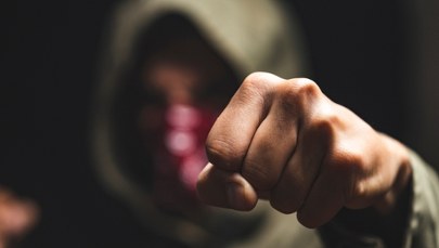 18-latek zmasakrował, a później utopił 47-latka. Ruszył proces