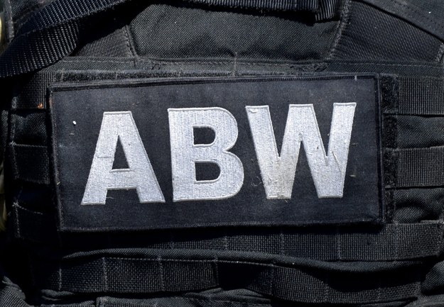 18-latka, który planował zamach w Polsce - zatrzymali funkcjonariusze ABW /Darek Delmanowicz /PAP