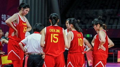 18-latka ma 226 cm. Właśnie zadebiutowała w chińskiej zawodowej lidze koszykówki