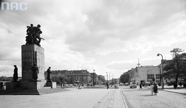 18 listopada 1945 r. Pomnik Braterstwa Broni w Warszawie