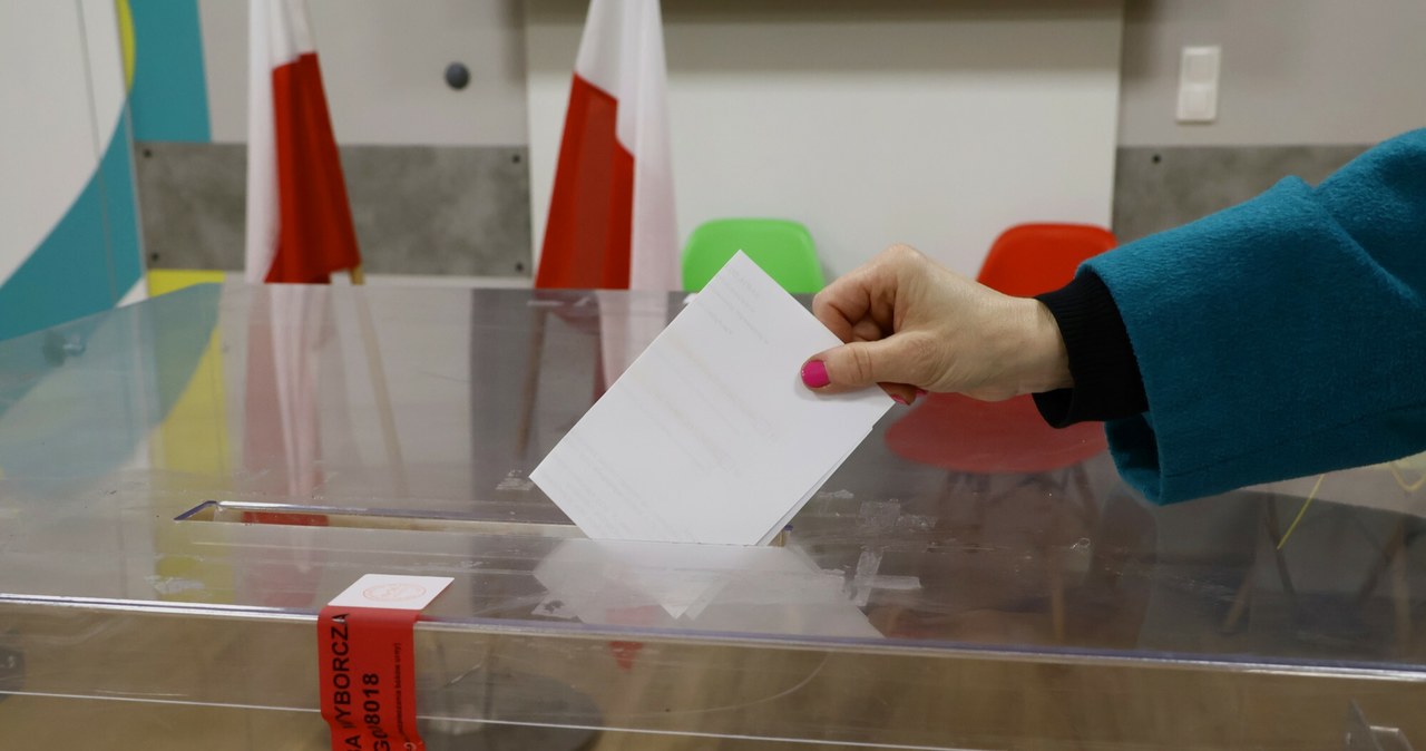 18 maja odbędą się wybory prezydenckie. Osoby, które chcą zagłosować za granicą, muszą złożyć wniosek. /Hubert Hardy /Reporter