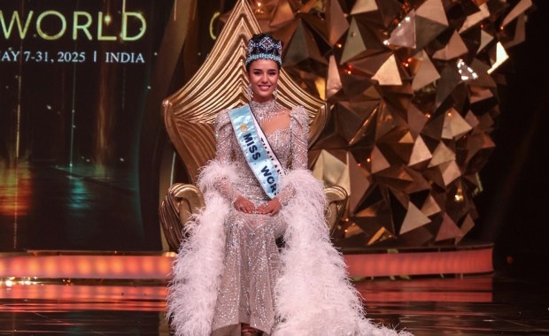 180 cm wzrostu, 21 zwierząt i wielkie serce. Oto nowa Miss World!