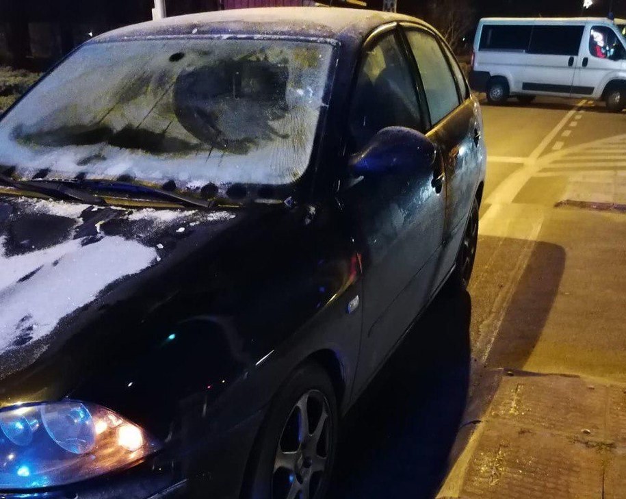 19-latek nie oczyścił szyby ze szronu /Policja
