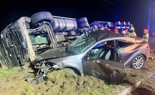 19-latek poważnie ranny po zderzeniu z ciężarówką. Był pijany