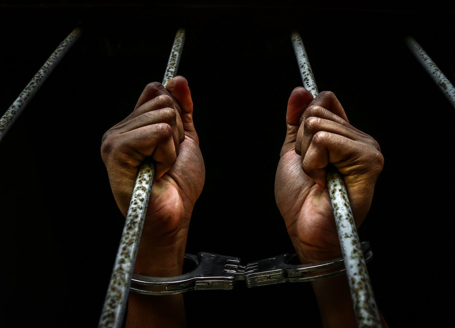 19-latek z Radomia aresztowany za znęcanie się nad ciężarną partnerką /Shutterstock