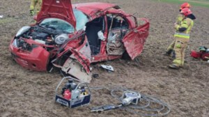 19-latek zginął w tragicznym wypadku. Uderzył w drzewo na polu