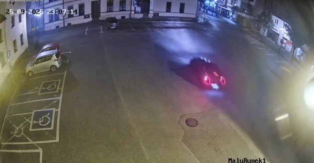 19-latka wjechała w budynek /KPP w Brodnicy /