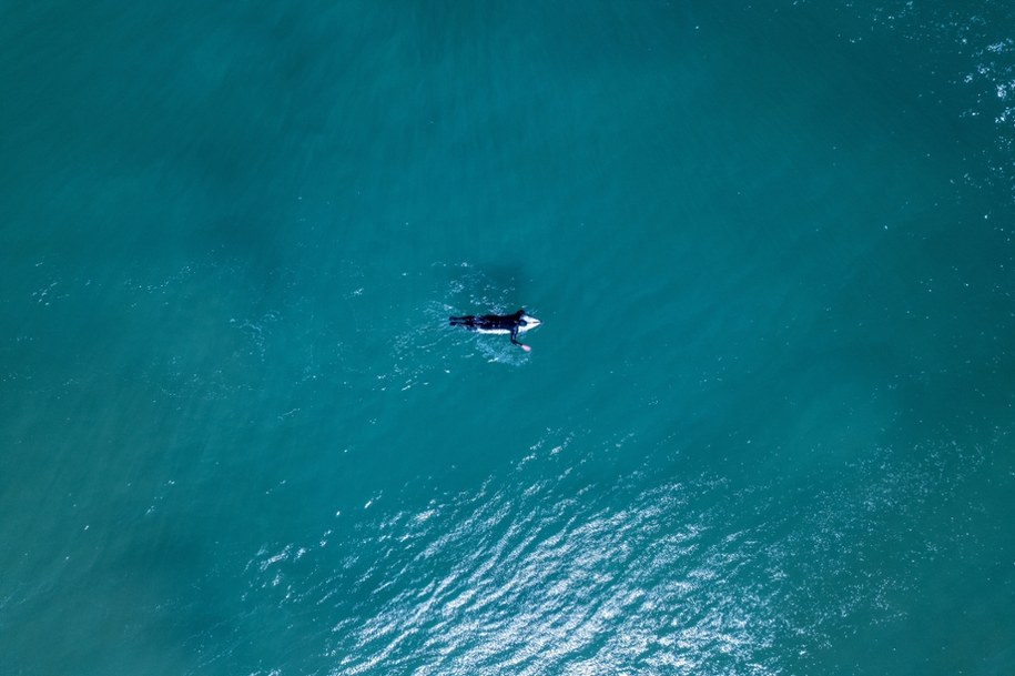Zaginął bez śladu, odnaleziony na wyspie. Nastoletni surfer przeżył noc grozy