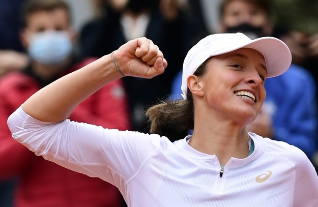 19-letnia Iga Świątek wygrała French Open /	JULIEN DE ROSA /PAP/EPA