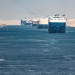 190-metrowy statek na kilka godzin zablokował Kanał Sueski
