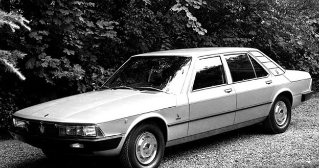 1974-1978, silnik 3.0 V6 (210 KM) - jedyna przednionapędowa generacja, zbudowana na bazie Citroena XM, nadwozie zaprojektowane przez Marcello Gandiniego i studio Bertone; powstało jedynie 13 szt. /Maserati