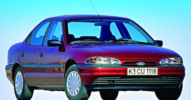 1993: Ford Mondeo I zdobył tytuł Samochodu Roku /Ford