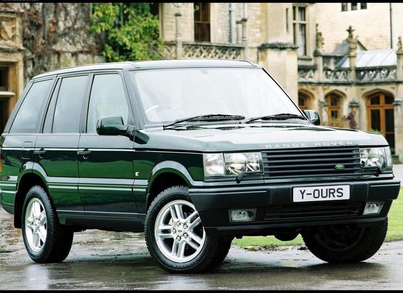 1994 r.: pierwszy Range miał wyjątkowo lojalną klientelę, która nie chciała radykalnych zmian w stylistyce. Dlatego druga generacja wygląda dość tradycyjnie. /Land Rover