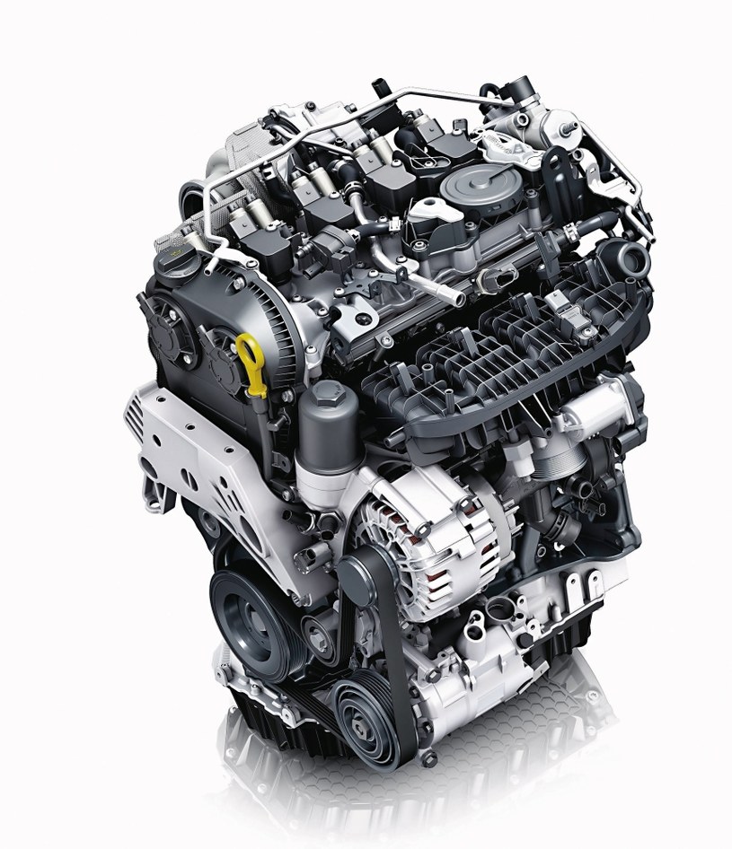 2.0 TFSI ma wtrysk bezpośredni i wielopunktowy, dzięki czemu zadowala się niewielkimi ilościami paliwa. Średnio zużywa 7,0 lub 7,1 l/100 km. /Audi